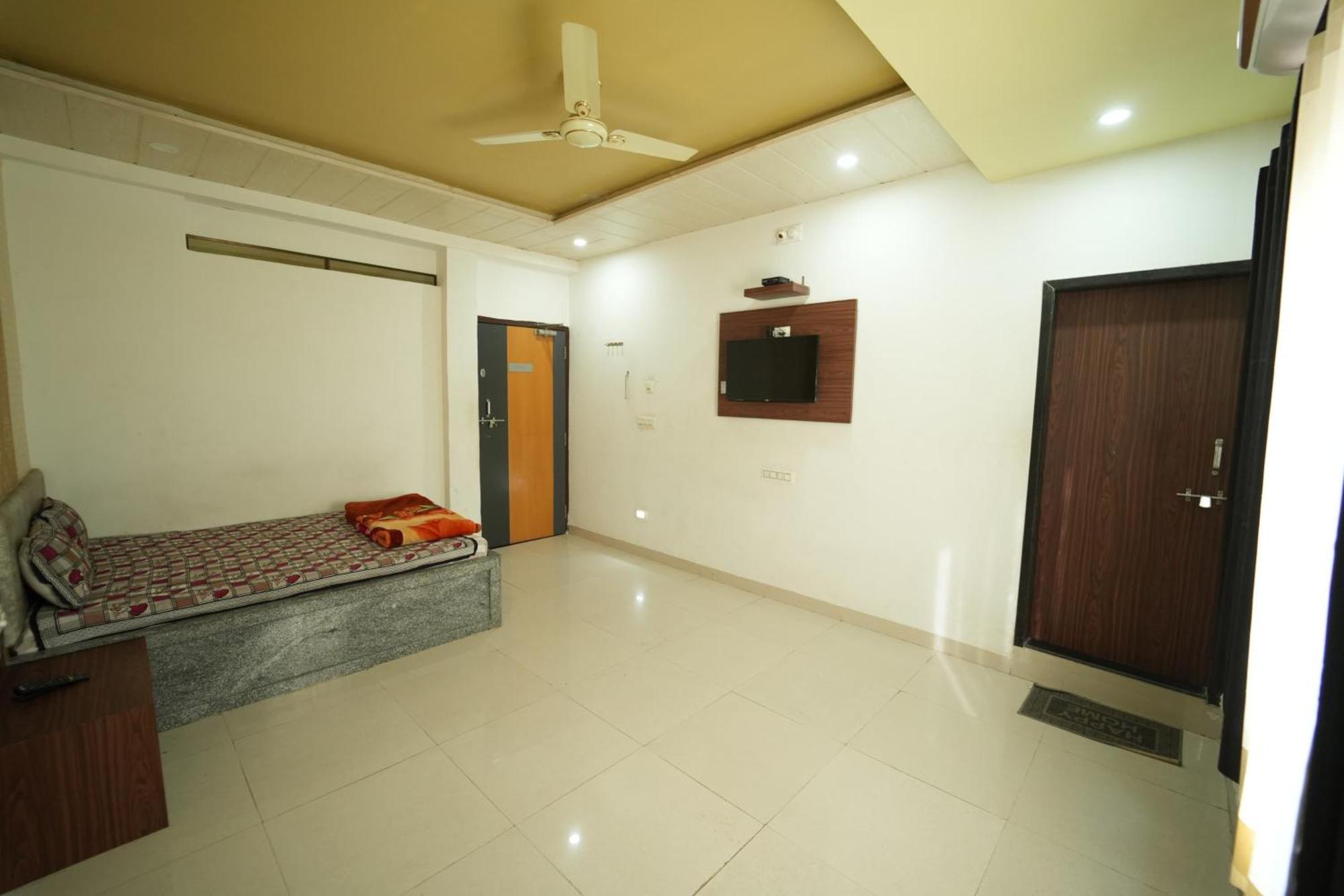 Hotel Pawar Palace And Restaurant Kelwa  Exterior foto